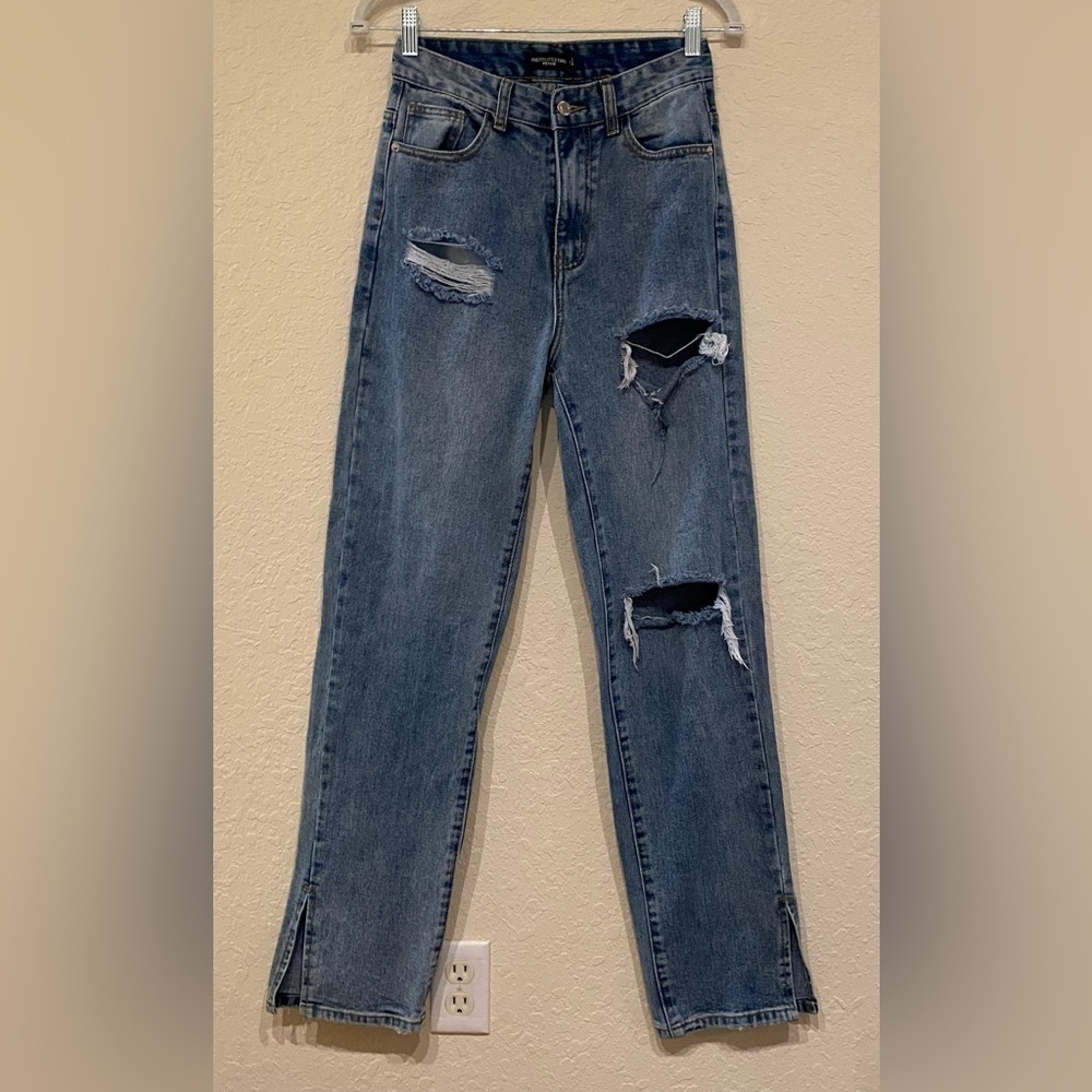 PrettyLittleThing Women’s High Rise Distressed/Ripped
Split Hem Jeans Size 4P